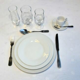 Vaisselle complète Normandie: 3 assiettes, 3 verres, 4 couverts, tasse à café